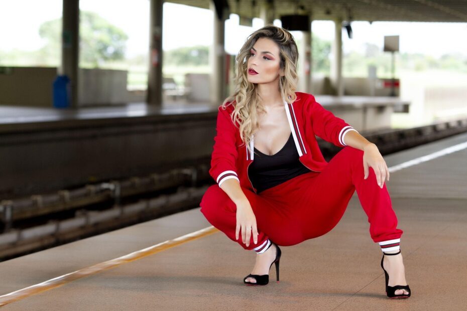 fashion, moda, lace, circuit, model, portrait, girl, love, young, woman, hair, elegant, bela, glamour, skin, lips, studio, russia, eye, legs, brown lips