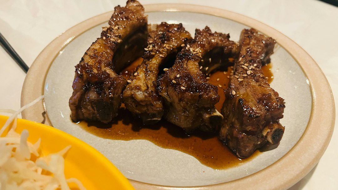 Costelas de porco assadas com molho agridoce