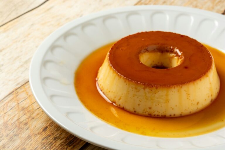 Pudim de Leite Condensado sem Furinhos: Receita Perfeita e Cremosa pronto para servir