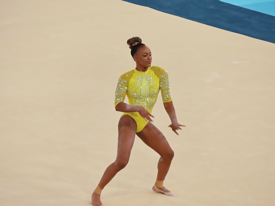 Rebeca Andrade em apresentação de ginástica nos Jogos de Paris 2024