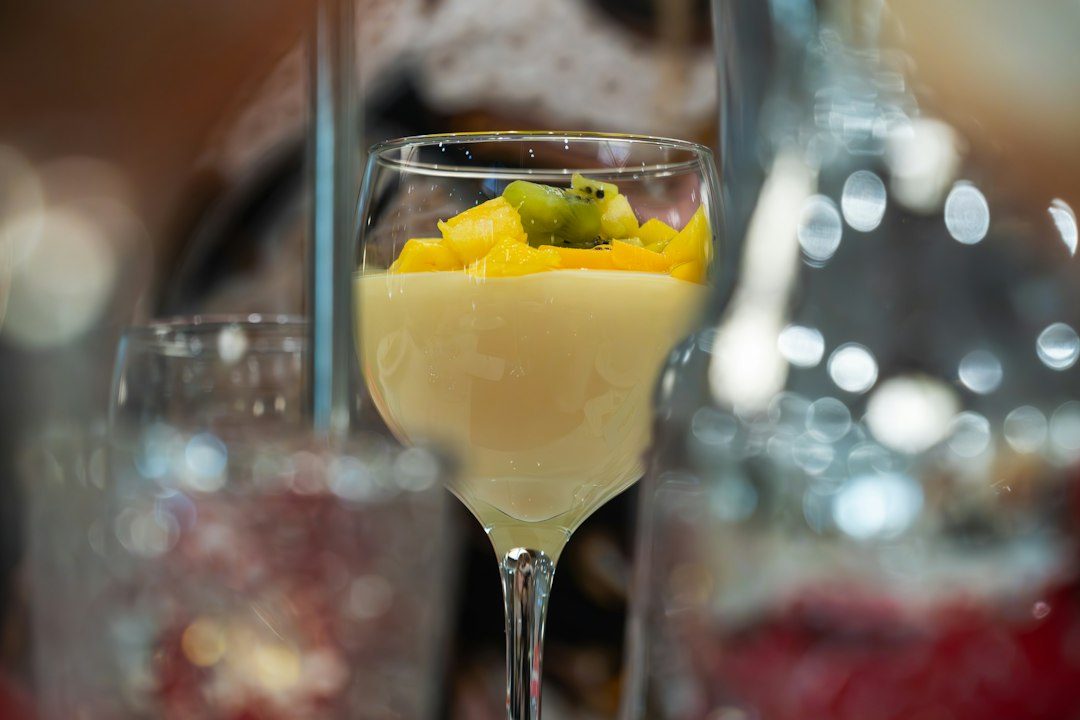 Taça de sobremesa de frutas com creme, imagem ilustrativa
