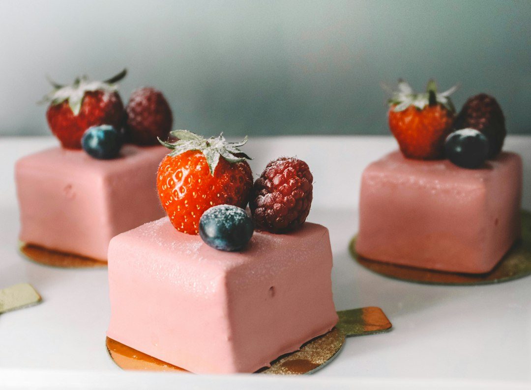 Sobremesa de morango com creme, imagem ilustrativa